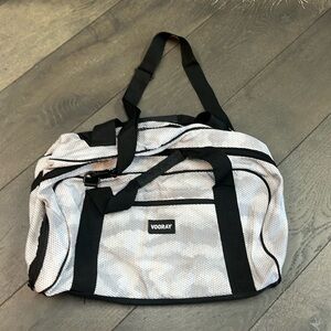 VOORAY ATHLETIC DUFFLE/GYM BAG